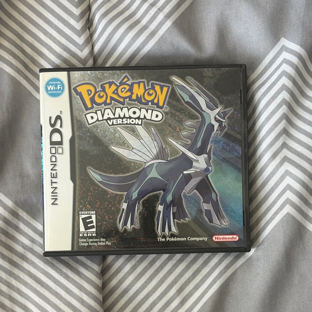 Nintendo DS Pokémon Diamond Version - Gray and White